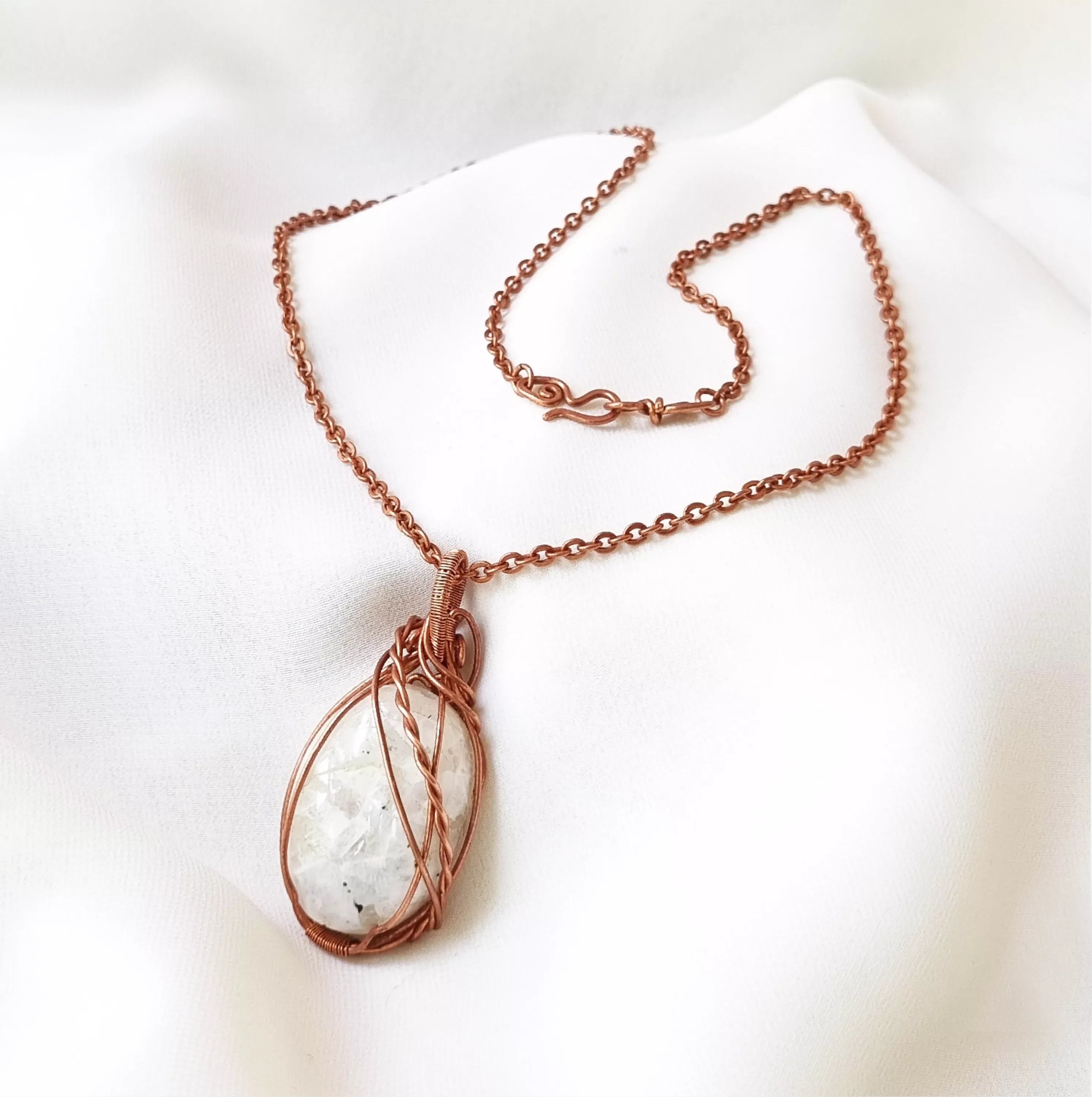 Trace the Moon - Necklace