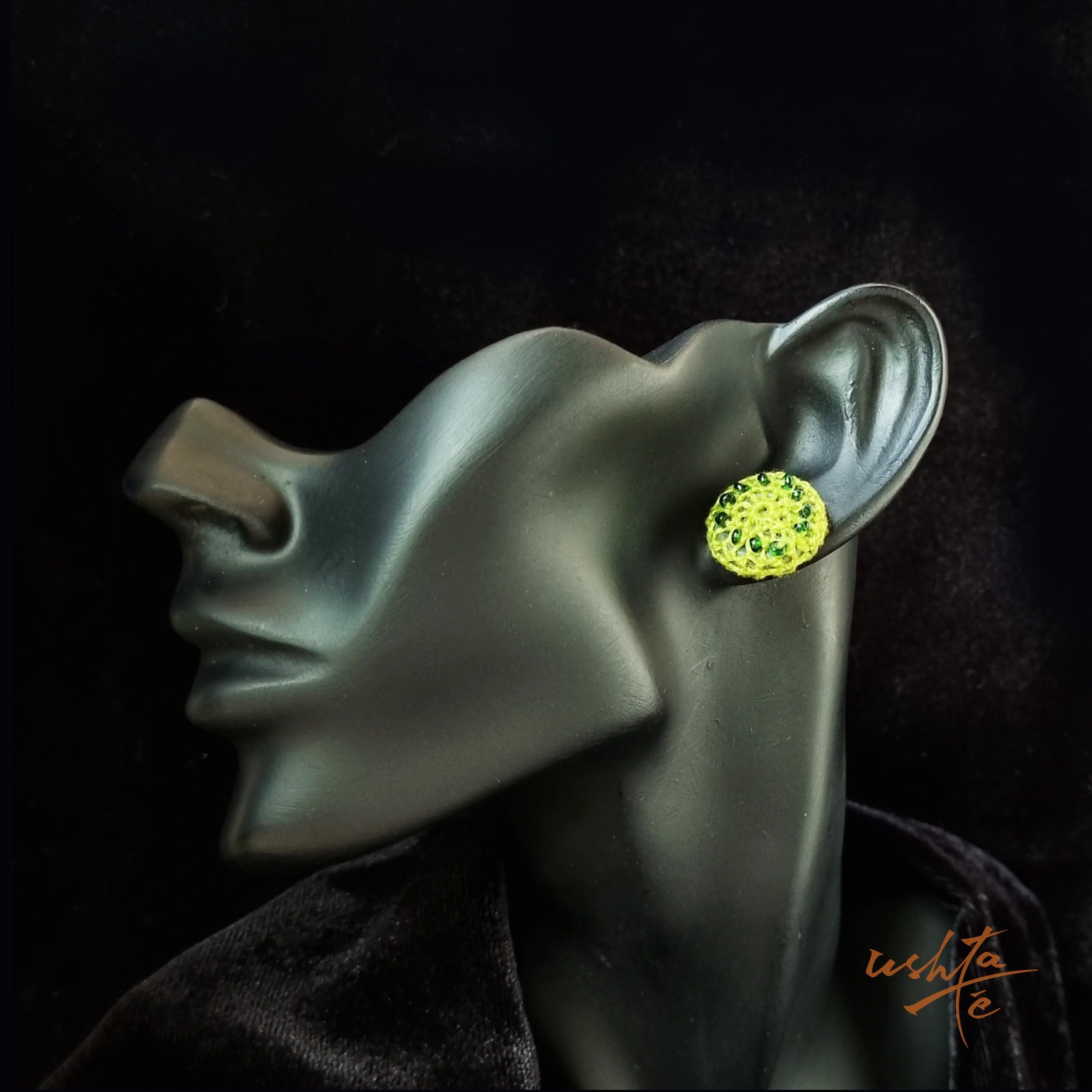Buttoned-up Leaves - Earring