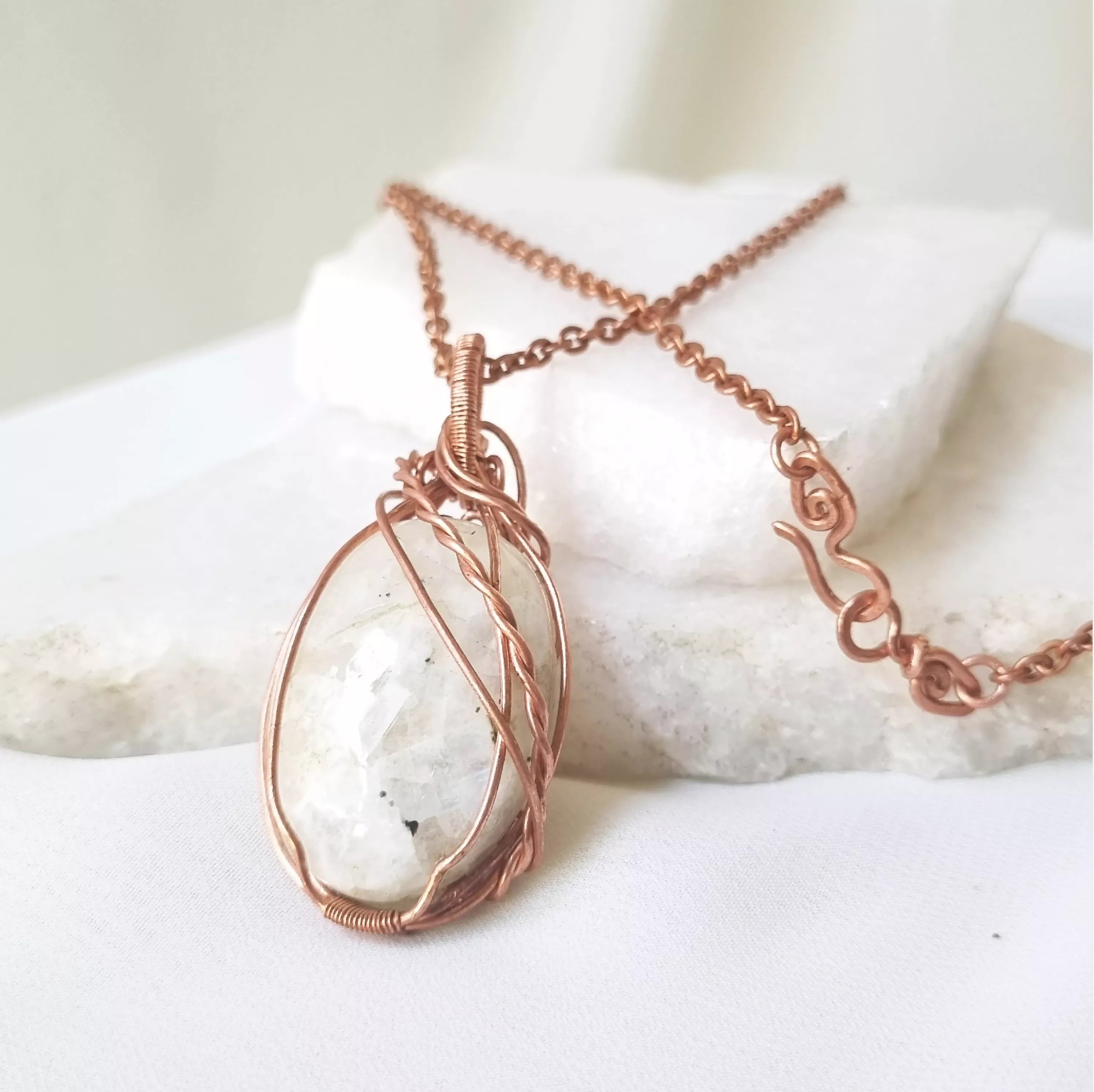 Trace the Moon - Necklace