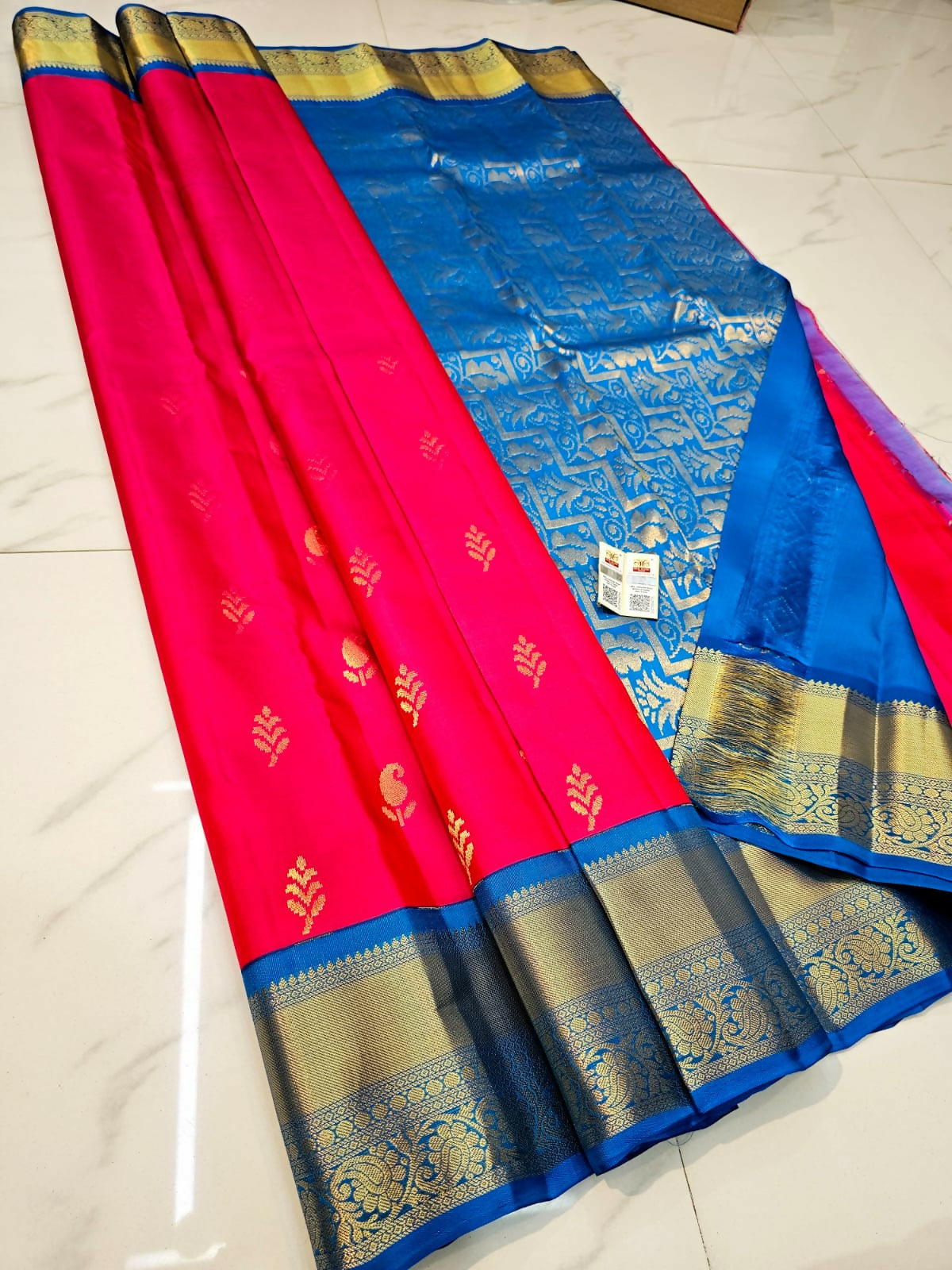 Aura of Kanchi - Pure Handloom Kanchi Pattu Tissue Sarees
