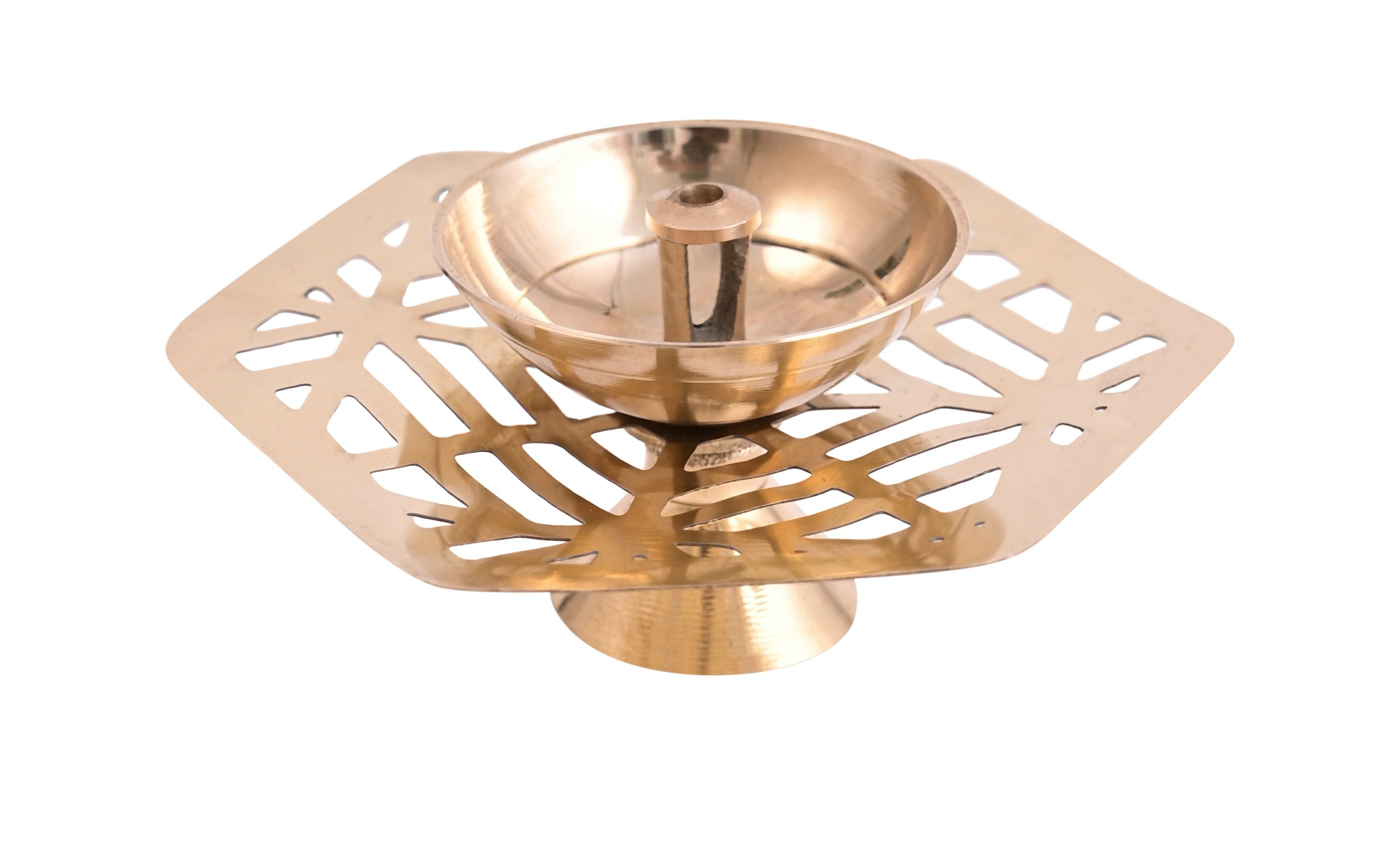 Brass Oil Pooja Diya (Gold Finish – Classic)