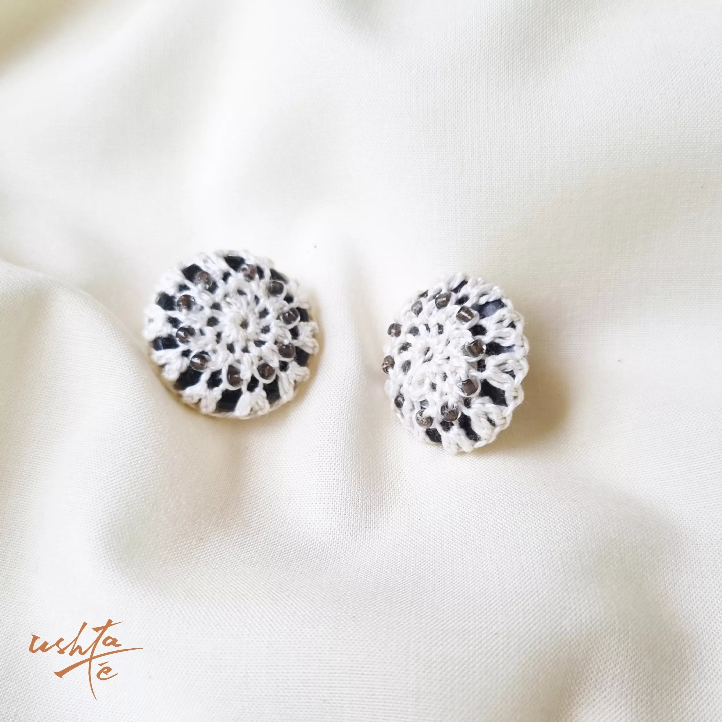 Buttoned-up Snow - Earring
