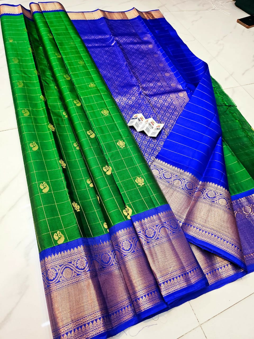 Kanchi Sparkle - Pure Handloom Kanchi Pattu Tissue Sarees